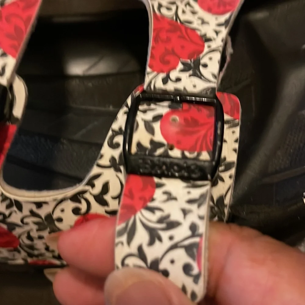 Birkis size 7 beautiful flower print slide on rubber sole. Pre owned great - Picture 9 of 9